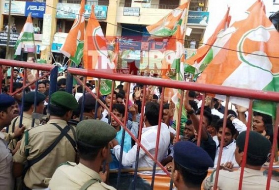 Democracy under threat  ??? Congress gherao Police Station for not getting 'Permission' from BJP Govt to hold Protest Rally